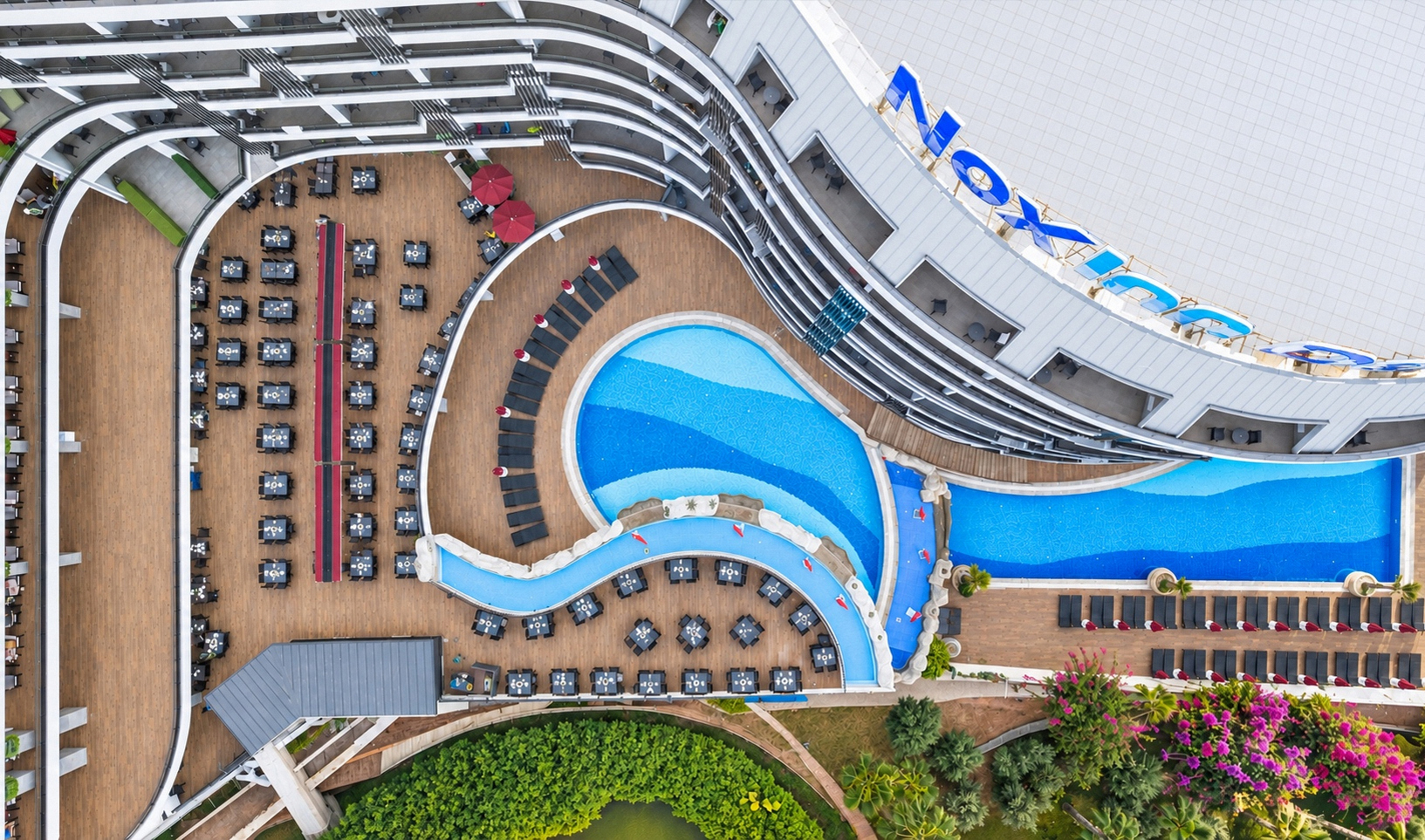 Antalya otel havadan çekim, yukarıdan otel ve havuz