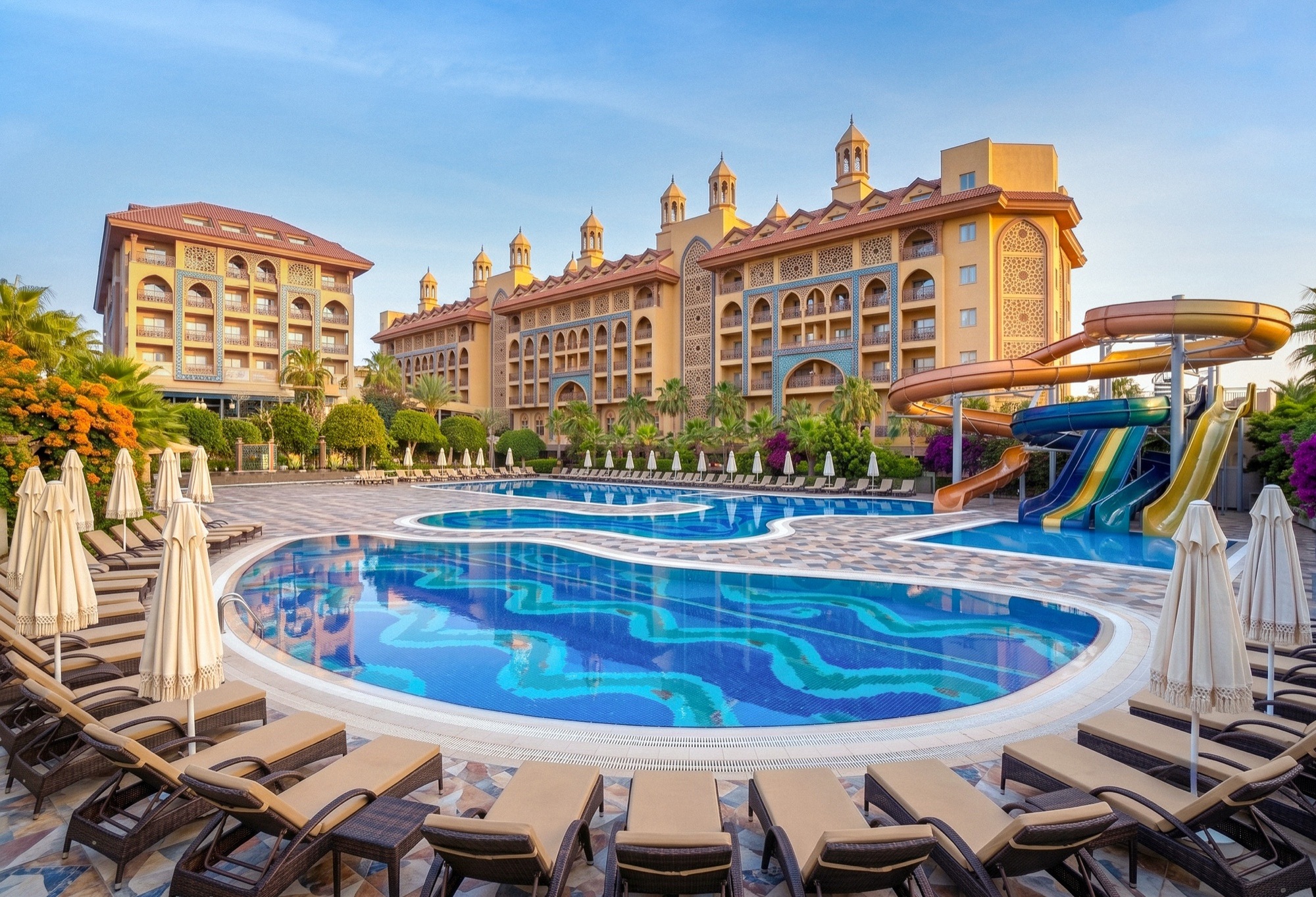 Antalya otel dış mekân fotoğrafı, havuz ve otel binası